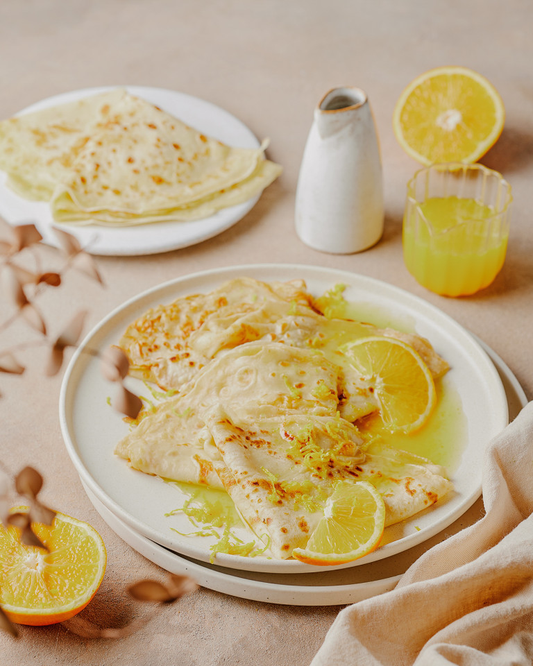 Krepes ar apelsīnu un sviesta mērci